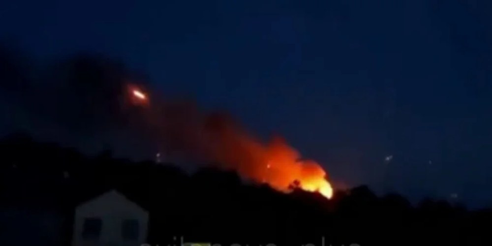 Кадри масштабної пожежі та вибухів на складі боєприпасів у тимчасово окупованому Донецьку вночі 14 липня (фото Exilenova+).