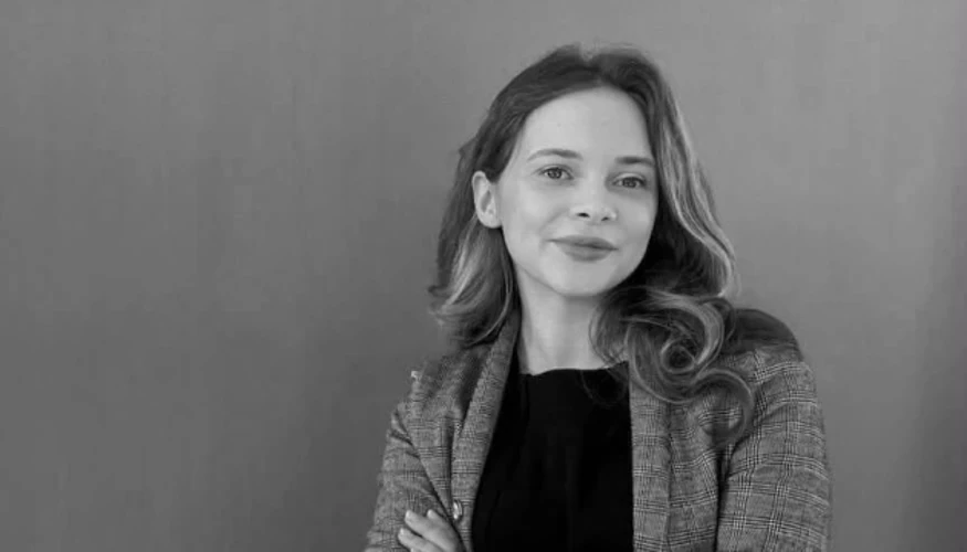 Портрет Катерини Шалупі, начальника юридичного відділу Секретаріату УАРОР, яка загинула під час російського удару 24 липня на