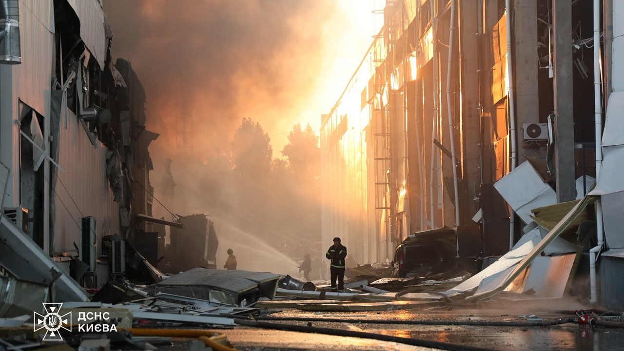 Наслідки удару балістикою по Києву 16 липня у Святошинському та Дарницькому районах