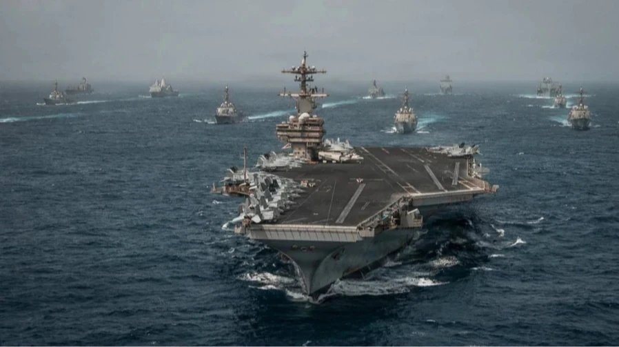 Емблема CENTCOM та акваторія морської блокади Ірану