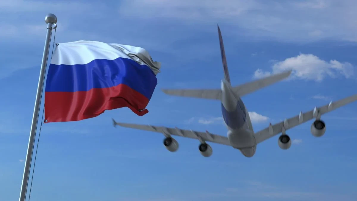Інформаційне табло московського аеропорту з переліком скасованих і затриманих рейсів під час авіаколапсу